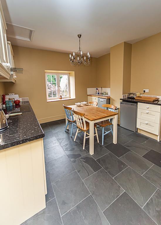 Stoodleigh Court Coach House Bed & Breakfast Tiverton  Exterior photo